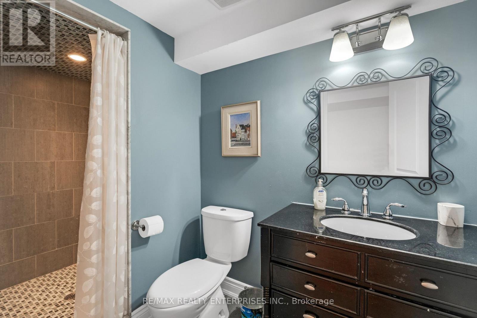 2084 Obeck Crescent, Mississauga, ON - Indoor Photo Showing Bathroom