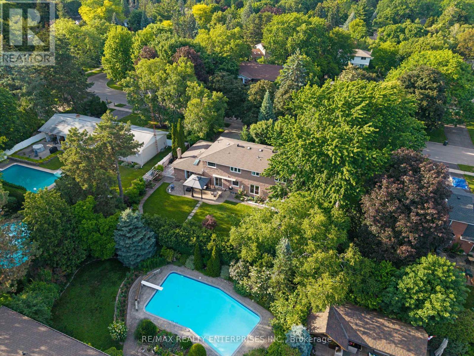 2084 Obeck Crescent, Mississauga, ON - Outdoor With In Ground Pool