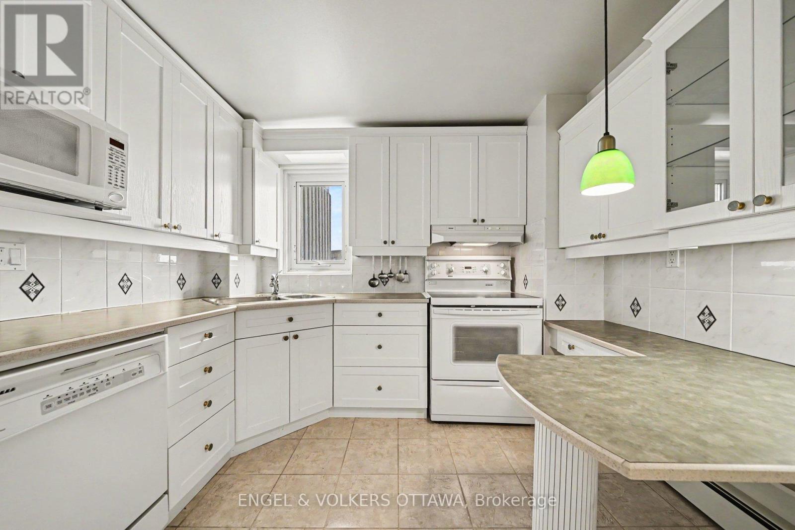 1206 - 1171 Ambleside Drive, Ottawa, ON
