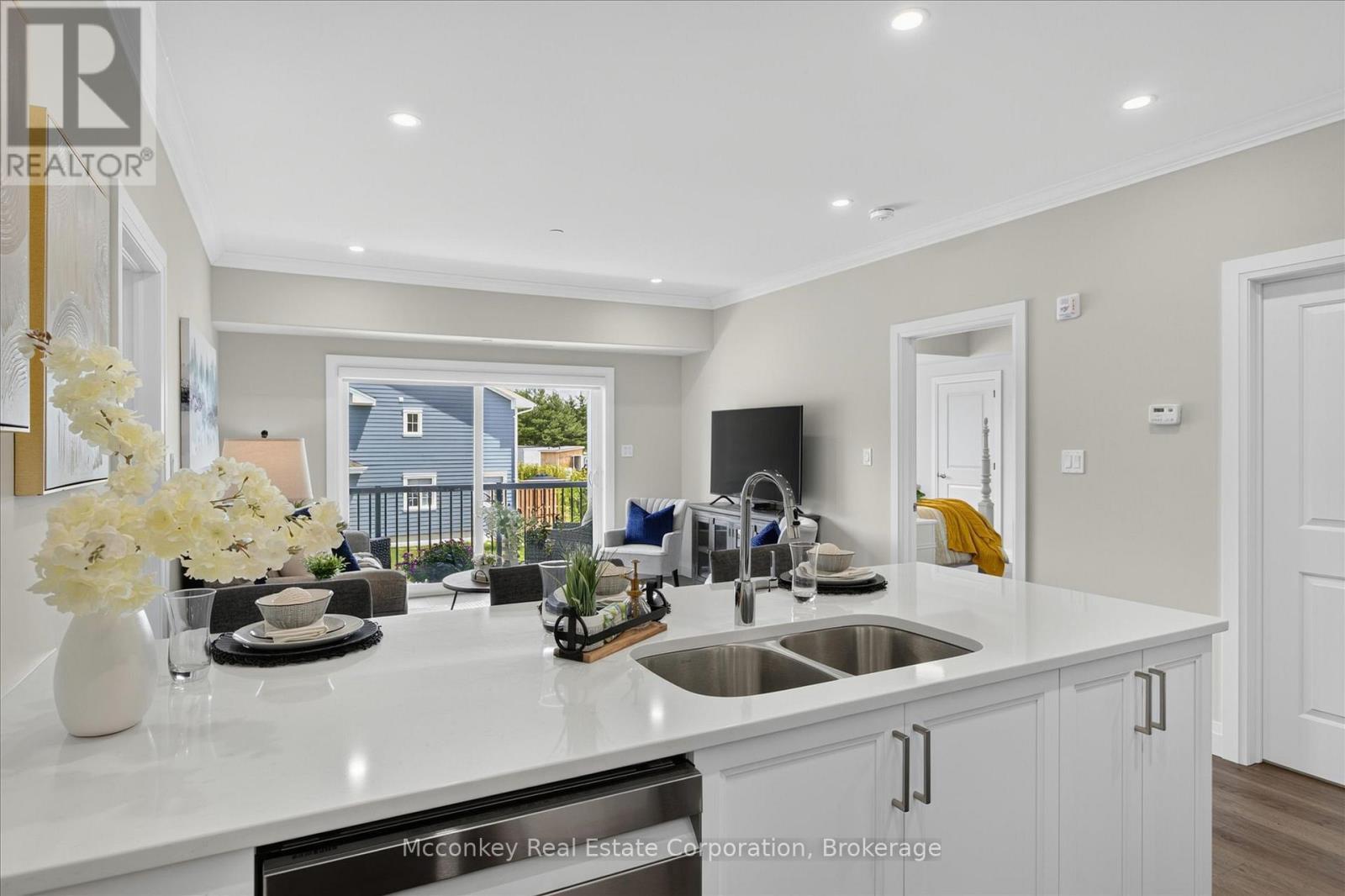 Impeccable - 2 - 19 Hampton Lane, Selwyn, ON