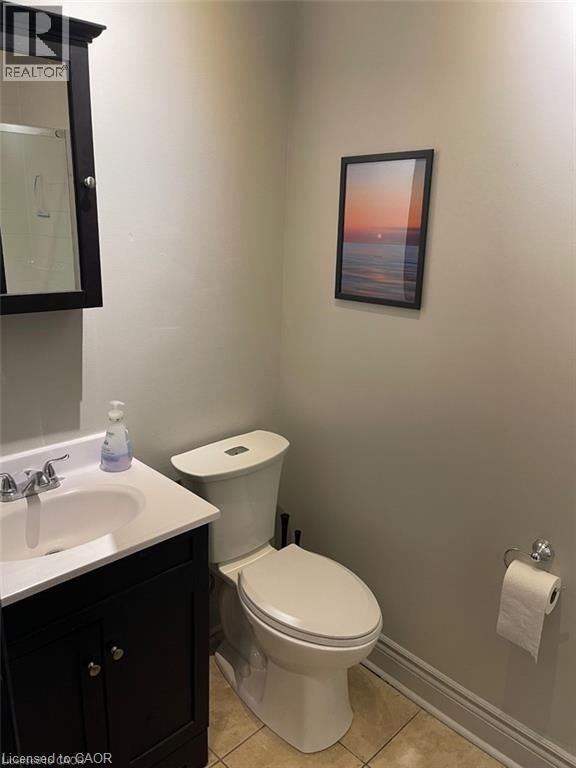 Vanity with mirro - 195 King Street E Unit# 1, Hamilton, ON - Indoor Photo Showing Bathroom
