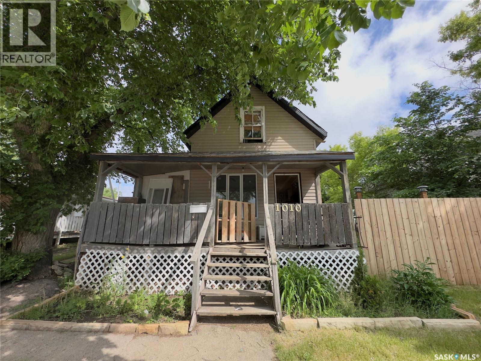 1010 Athabasca Street E, Moose Jaw, SK