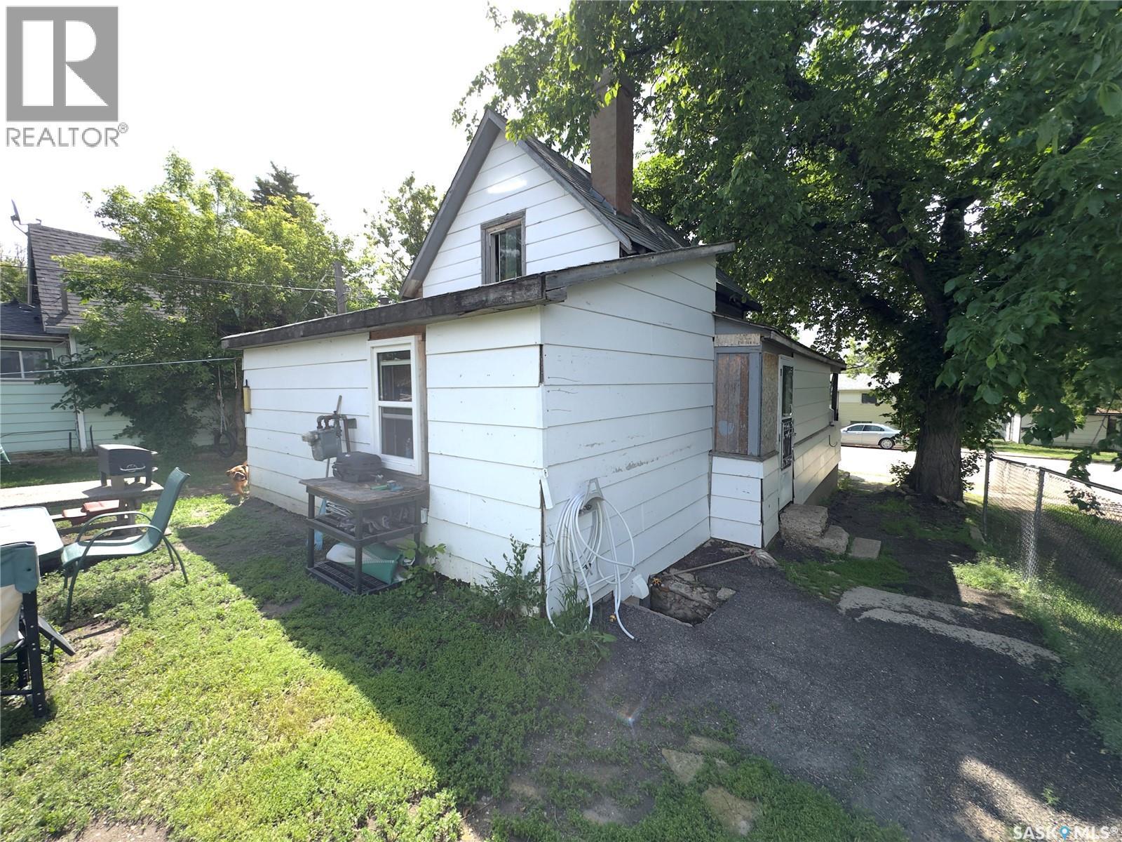 1010 Athabasca Street E, Moose Jaw, SK