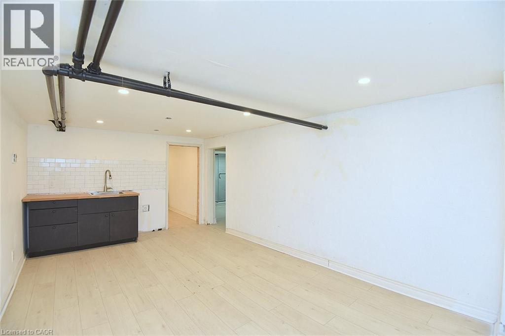 103 Sherman Avenue S, Hamilton, ON - Indoor Photo Showing Other Room