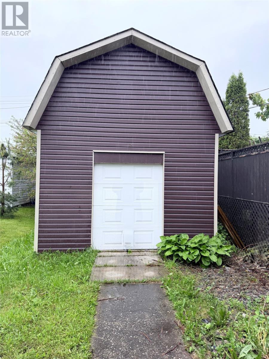 2 Carroll Avenue, Pasadena, NL