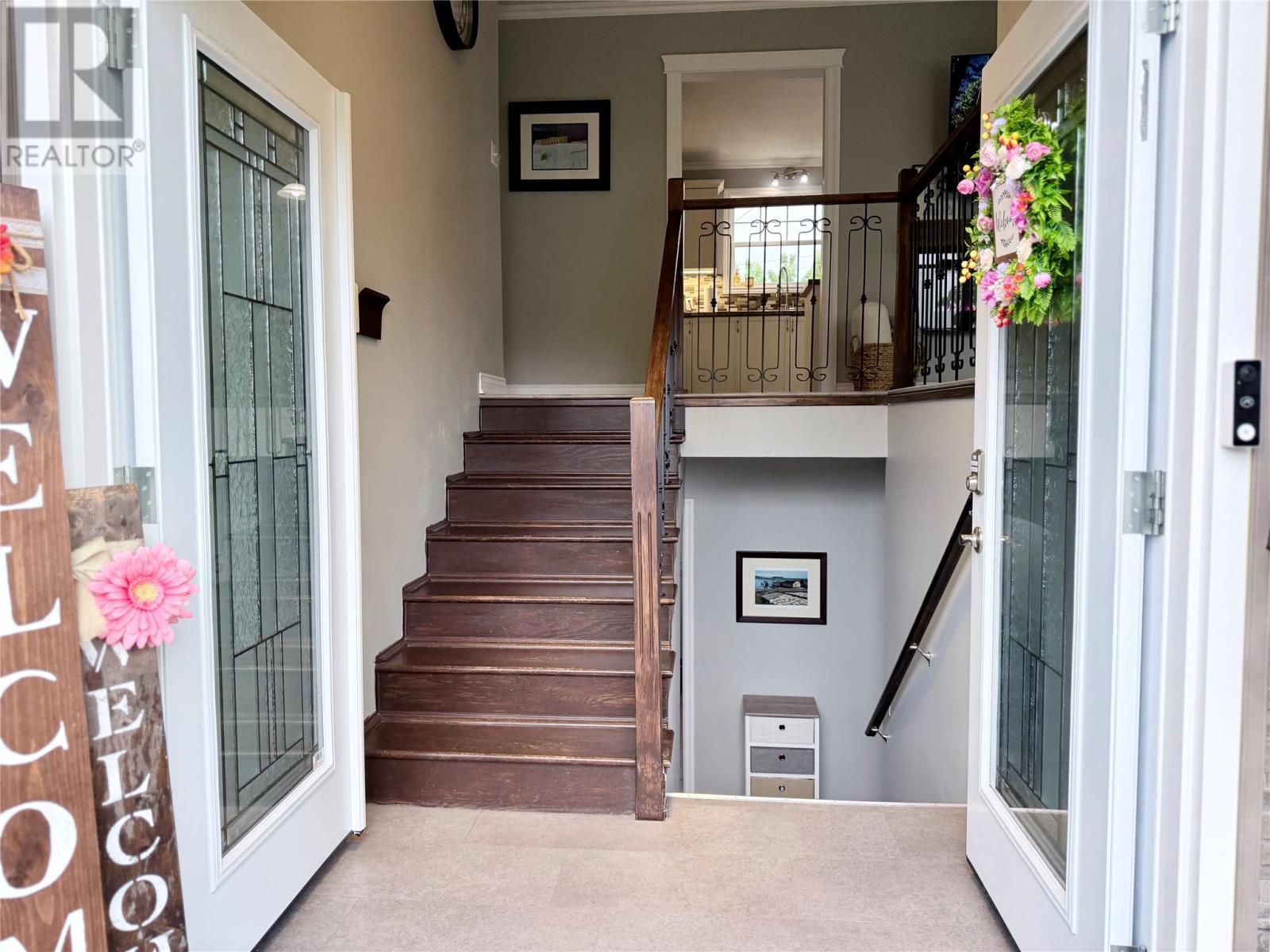 Both front doors open for easy furniture moving! - 2 Carroll Avenue, Pasadena, NL
