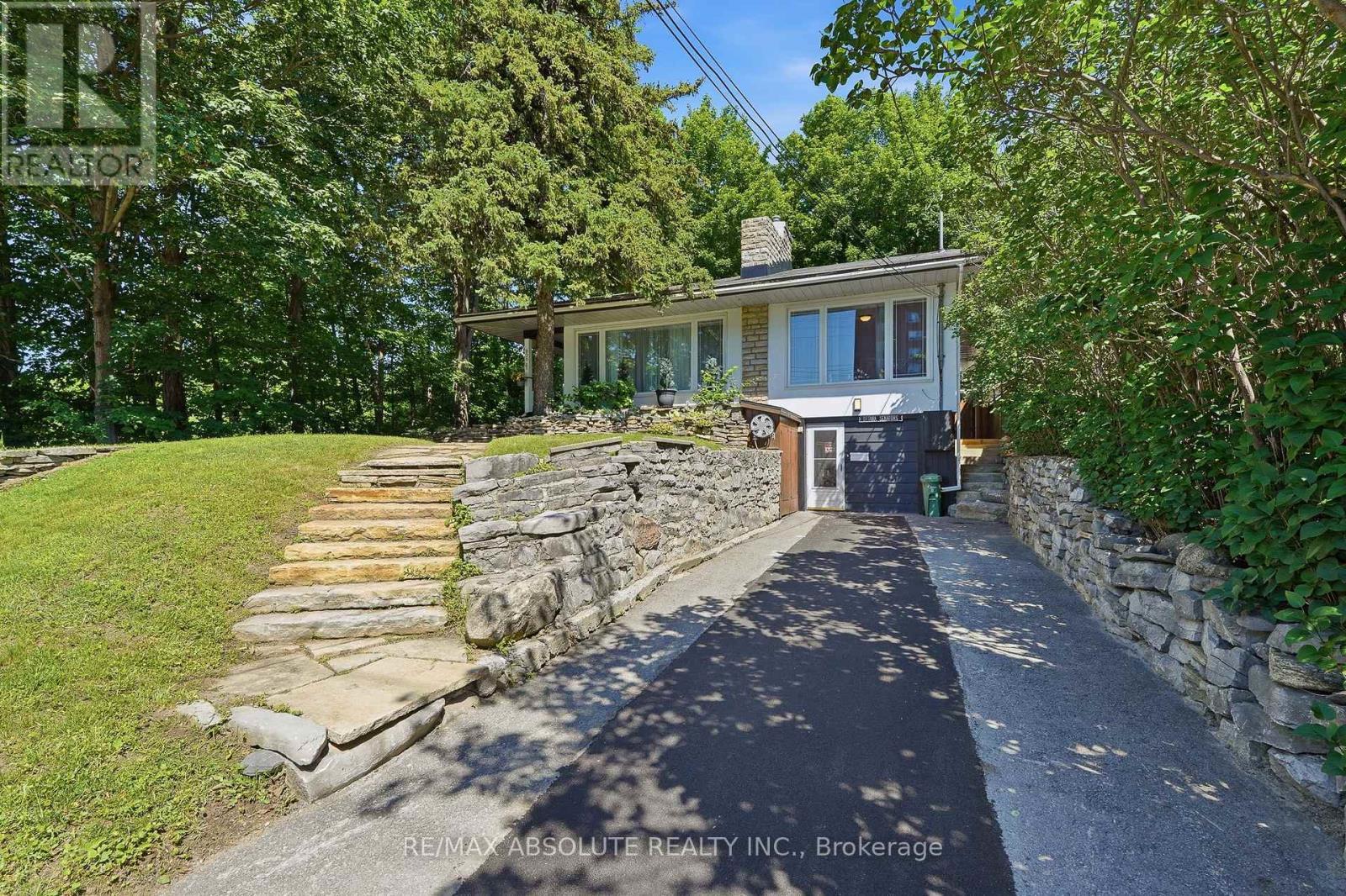 829 Montreal Road, Ottawa, ON