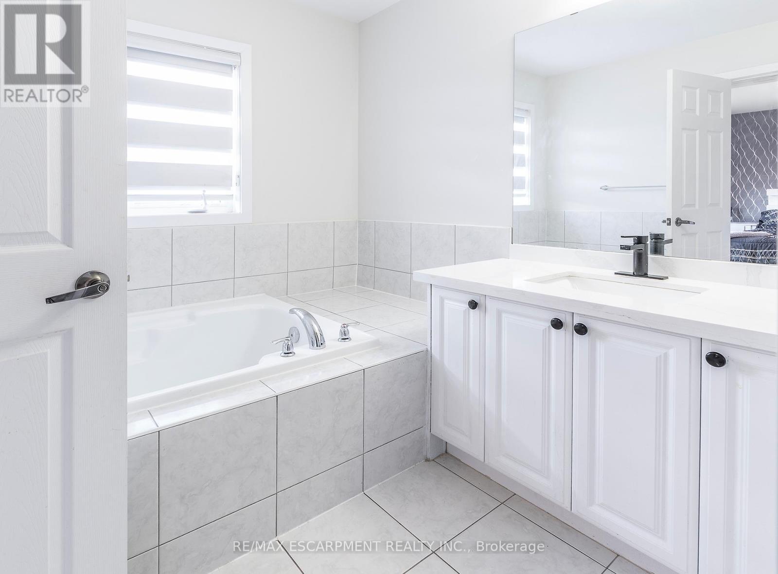 32 Hedges Crescent, Hamilton, ON