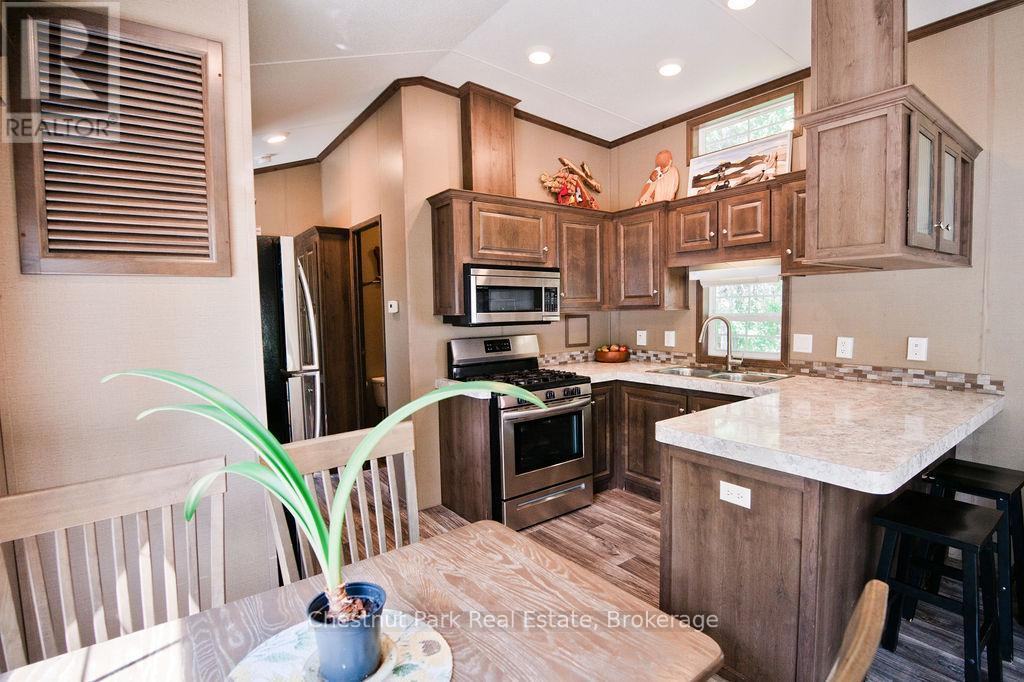Breakfast Bar - Unit 1 - 98 North Shore Road, Kearney (Proudfoot), ON