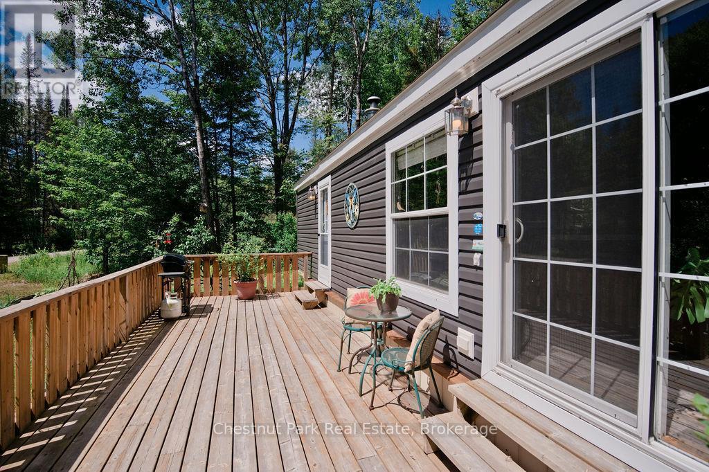 Large Deck - Unit 1 - 98 North Shore Road, Kearney (Proudfoot), ON