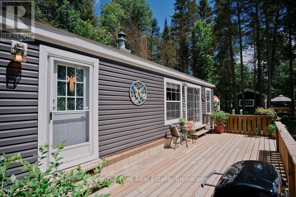 Large deck part of Lease - Unit 1 - 98 North Shore Road, Kearney (Proudfoot), ON