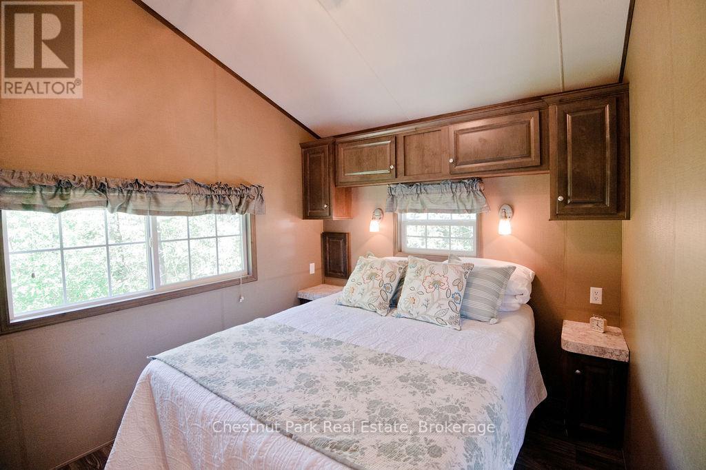 Bedroom with built in cabinets - Unit 1 - 98 North Shore Road, Kearney (Proudfoot), ON