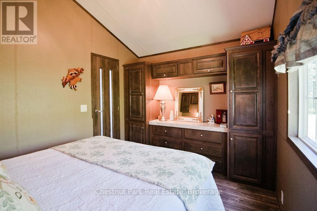 Built in cabinets - Unit 1 - 98 North Shore Road, Kearney (Proudfoot), ON