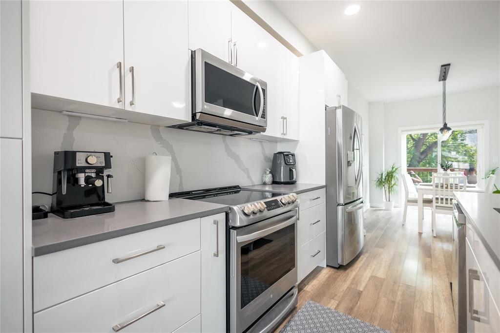 146 Pilgrim Avenue, Winnipeg, MB - Indoor Photo Showing Kitchen With Stainless Steel Kitchen With Upgraded Kitchen