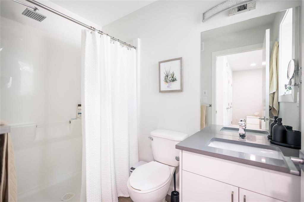 146 Pilgrim Avenue, Winnipeg, MB - Indoor Photo Showing Bathroom