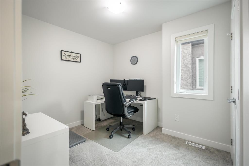 146 Pilgrim Avenue, Winnipeg, MB - Indoor Photo Showing Office