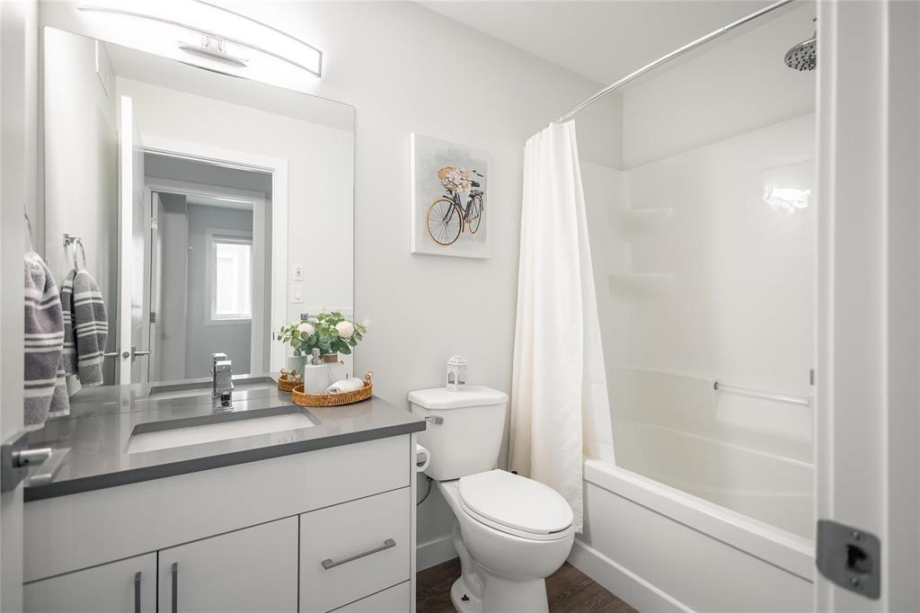 146 Pilgrim Avenue, Winnipeg, MB - Indoor Photo Showing Bathroom