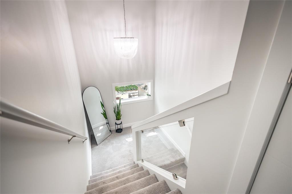 146 Pilgrim Avenue, Winnipeg, MB - Indoor Photo Showing Other Room