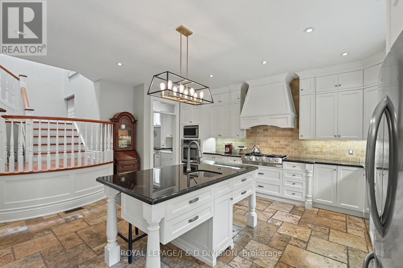 17 Agar Crescent, Toronto, ON