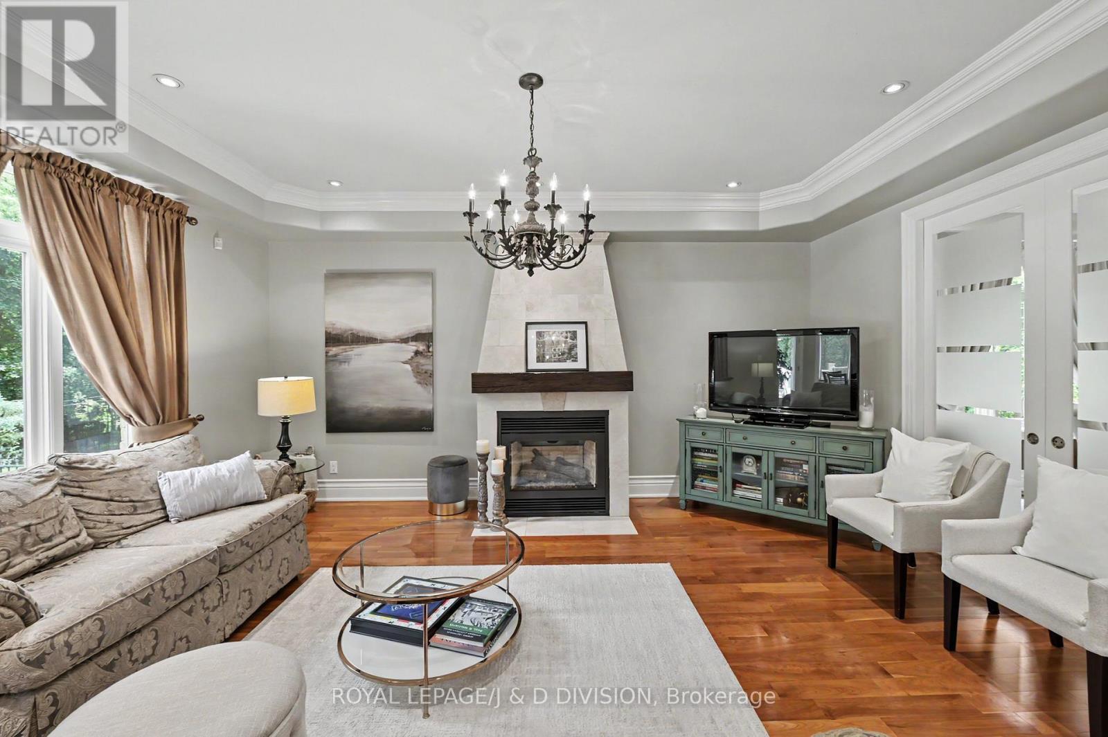 17 Agar Crescent, Toronto, ON