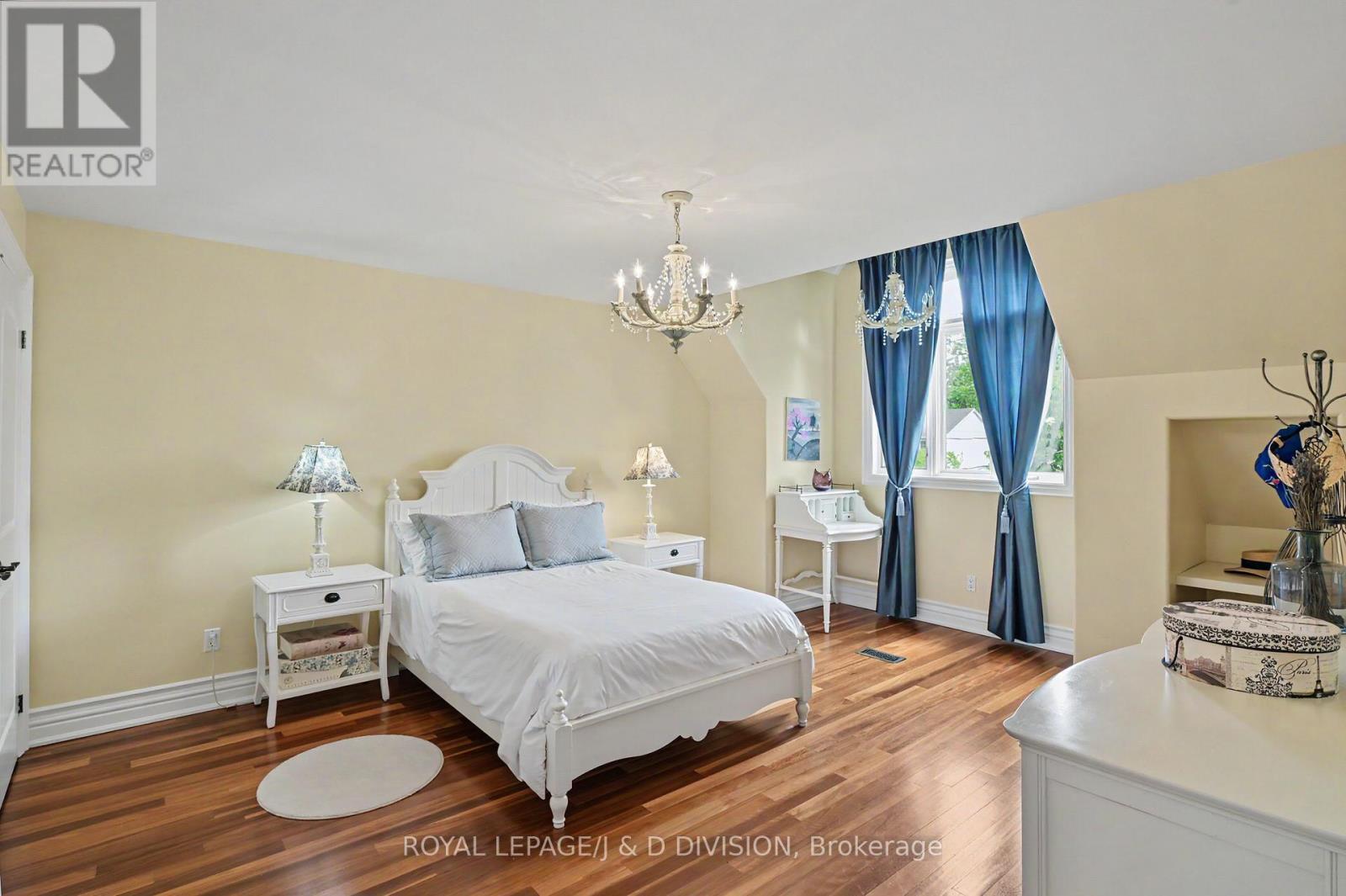 17 Agar Crescent, Toronto, ON