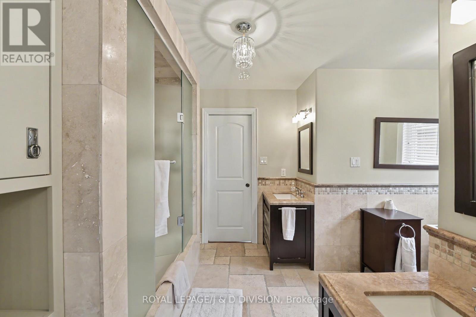 17 Agar Crescent, Toronto, ON