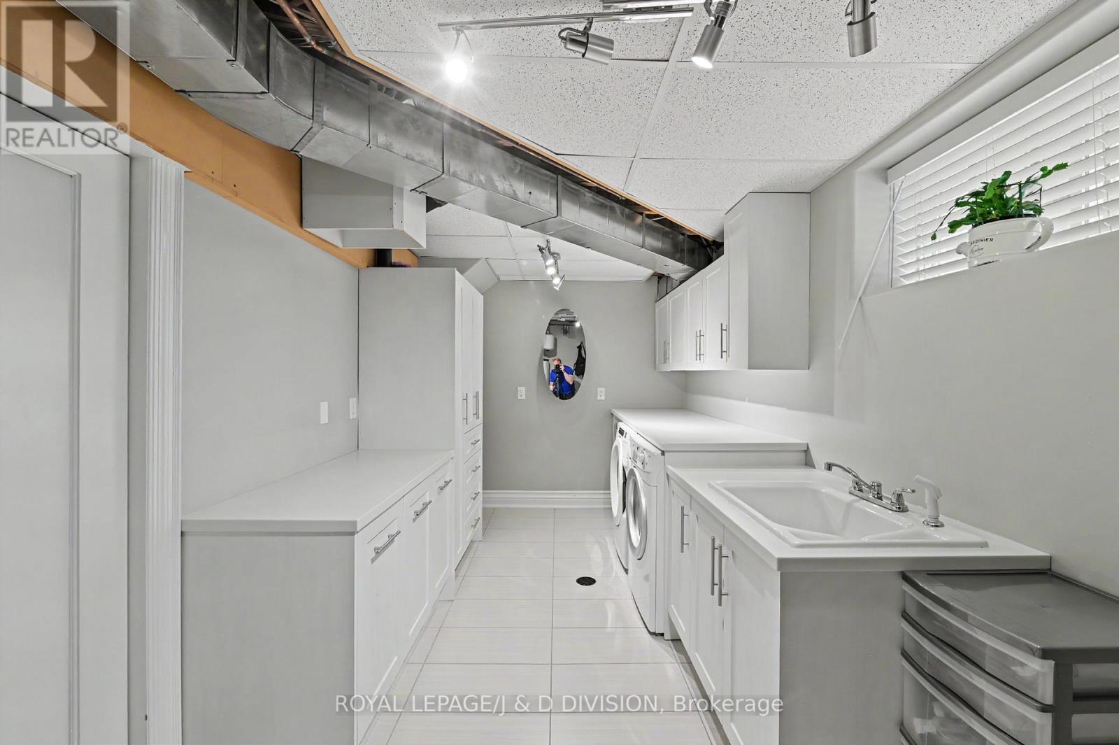 17 Agar Crescent, Toronto, ON