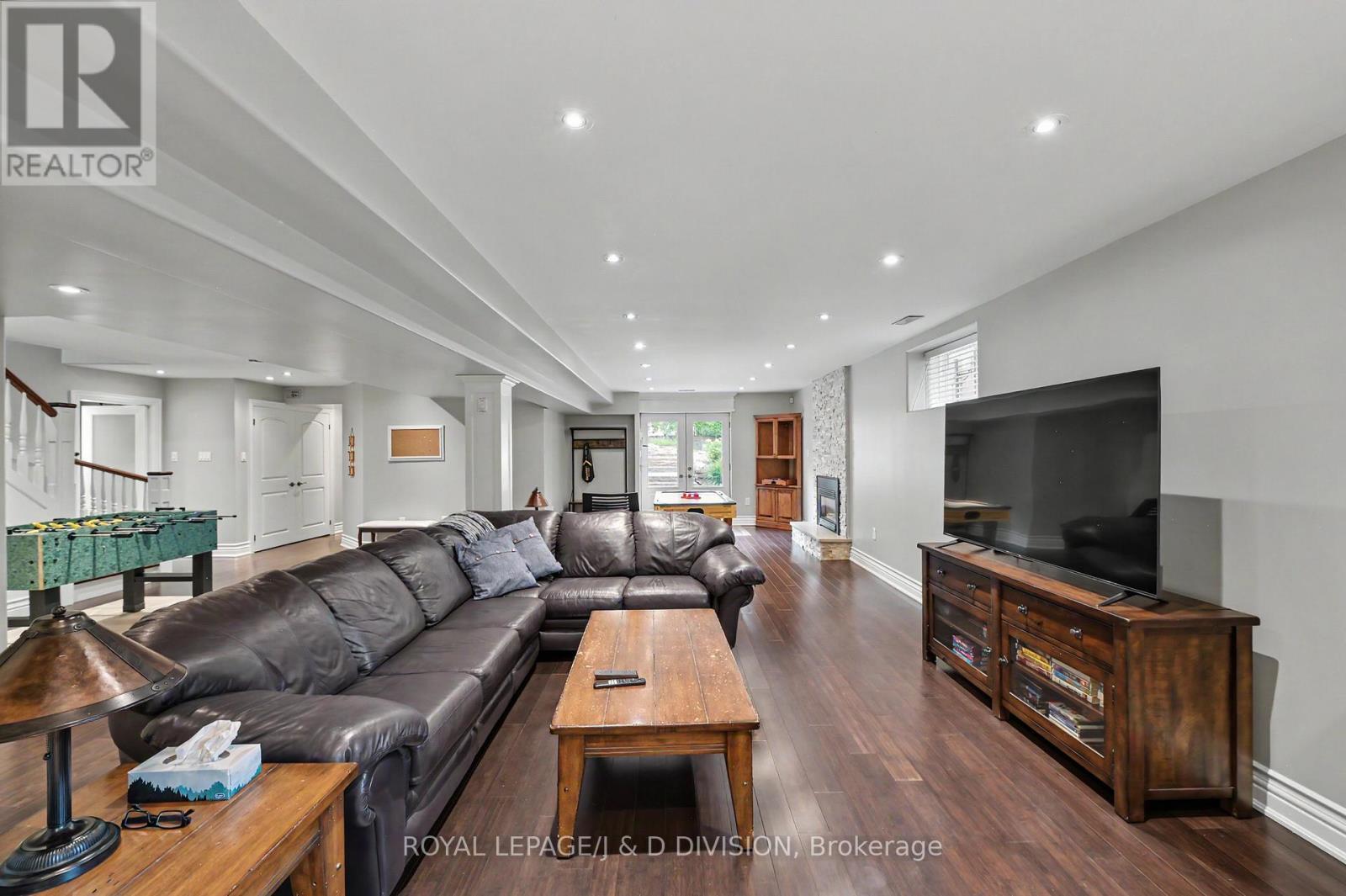 17 Agar Crescent, Toronto, ON
