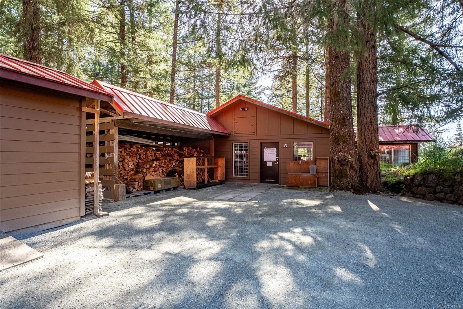 1698 Millstream Rd, Highlands, BC
