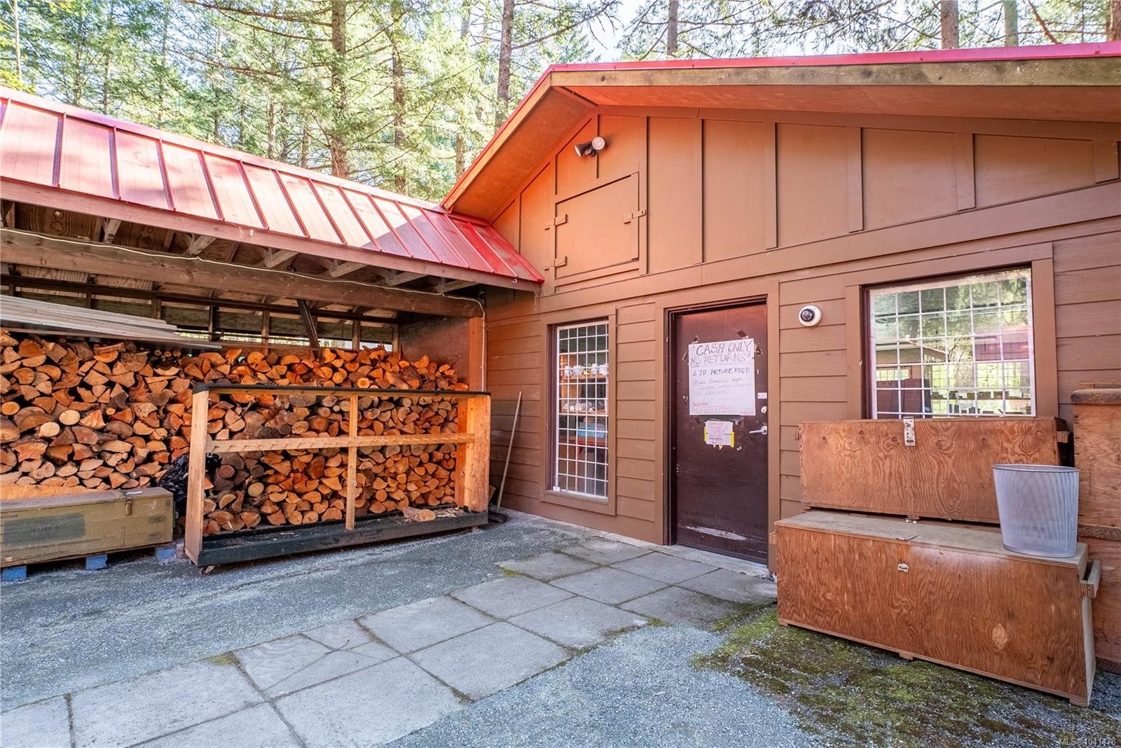 1698 Millstream Rd, Highlands, BC