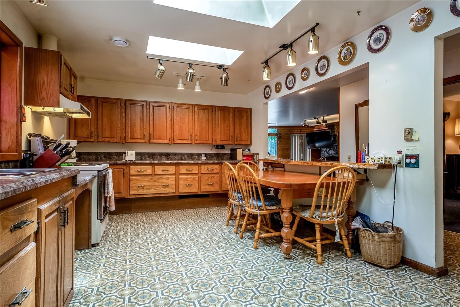 1698 Millstream Rd, Highlands, BC