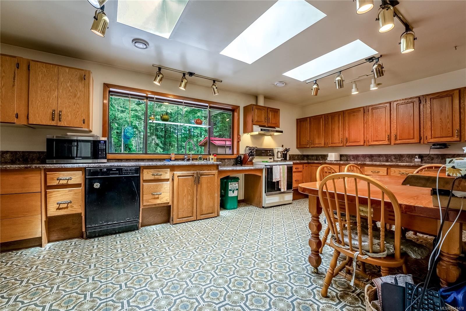 1698 Millstream Rd, Highlands, BC