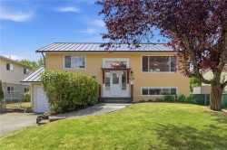 2039 Ardwell Ave Sidney, BC V8L 2L6