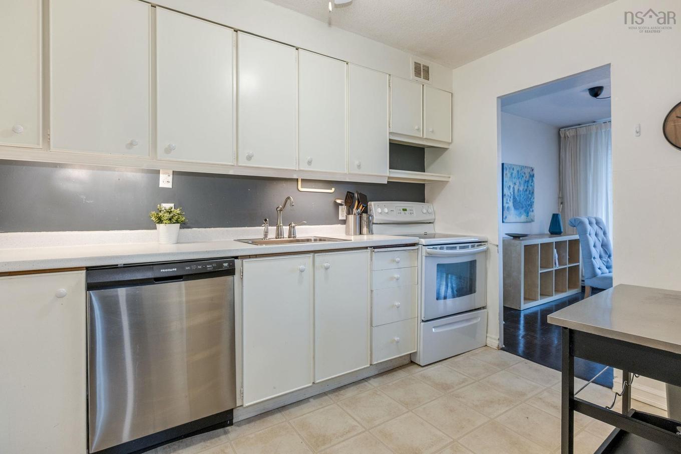 711 5959 Spring Garden Road, Halifax, NS