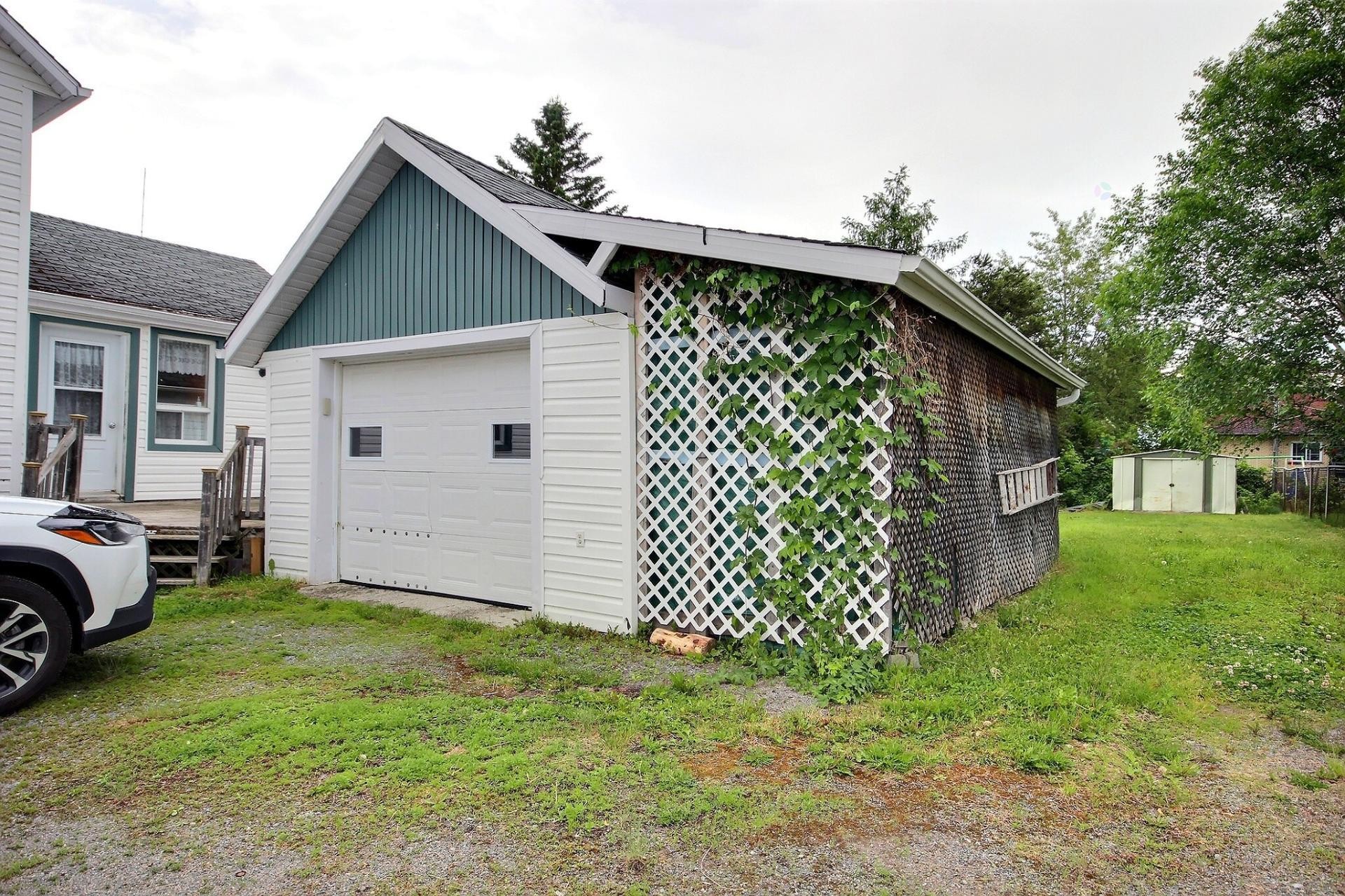 Garage - 26 Rue D'Évain, Rouyn-Noranda, QC