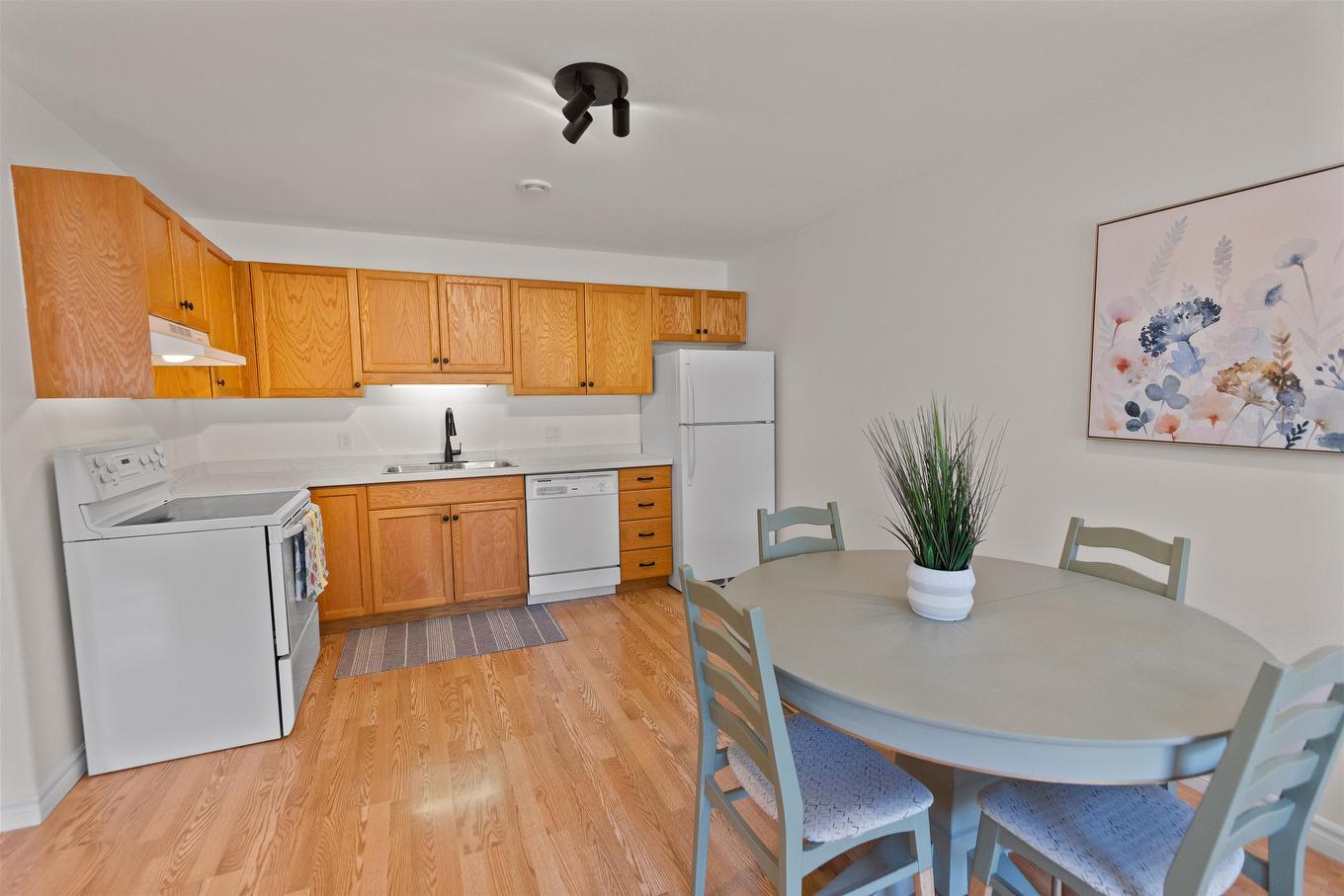 3 17 Heatherway Drive, Cornwall, PE