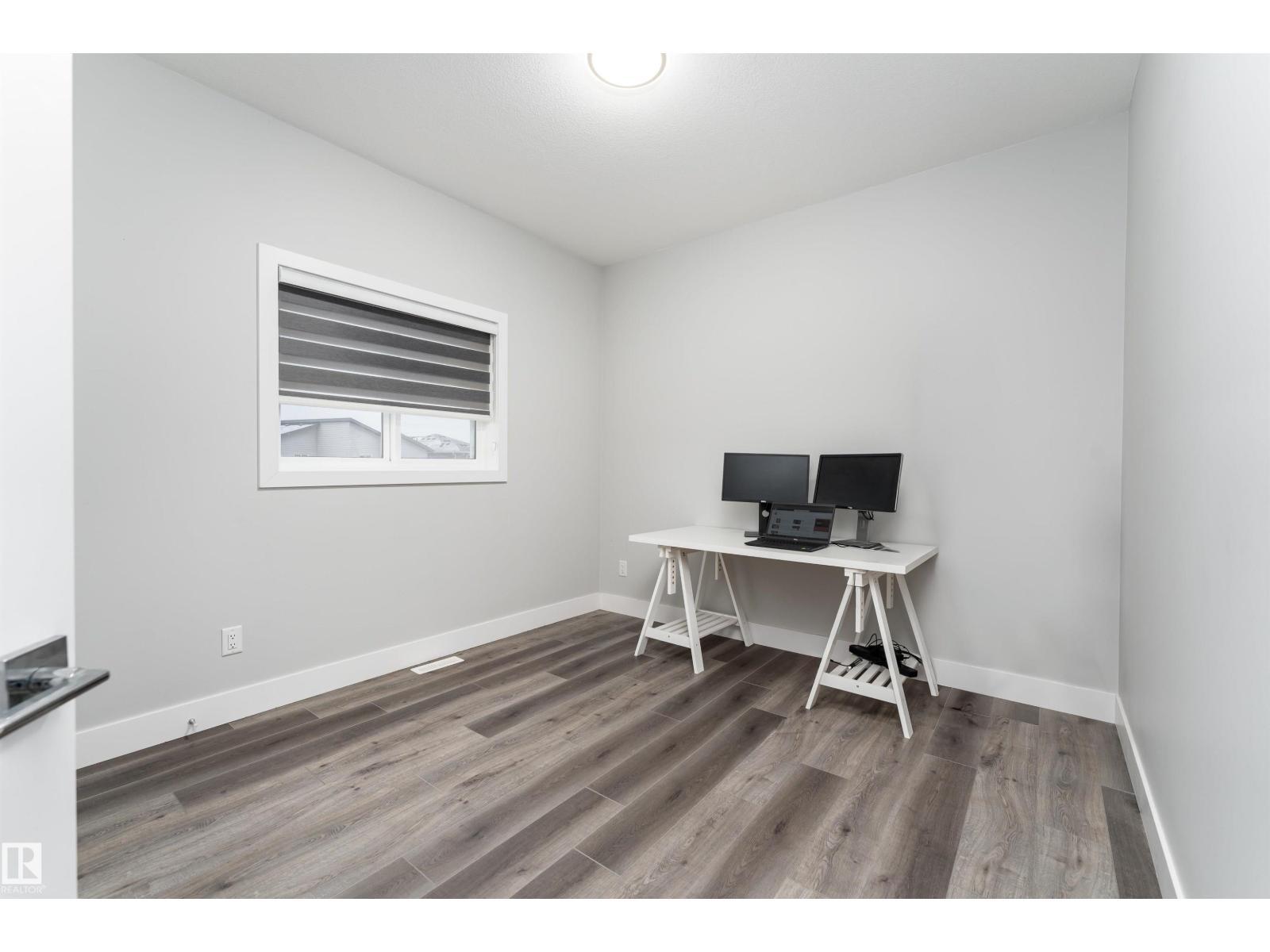 9338 Pear Li Sw, Edmonton, AB