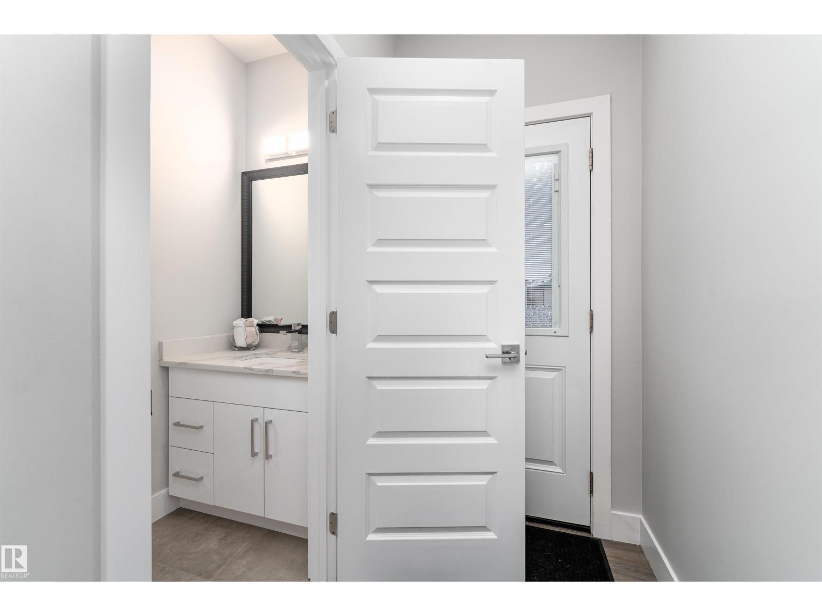 9338 Pear Li Sw, Edmonton, AB