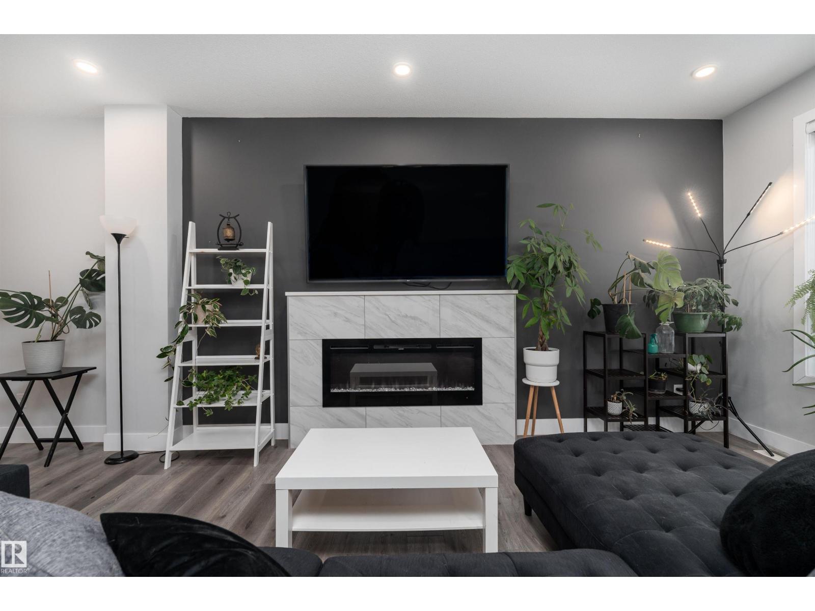 9338 Pear Li Sw, Edmonton, AB