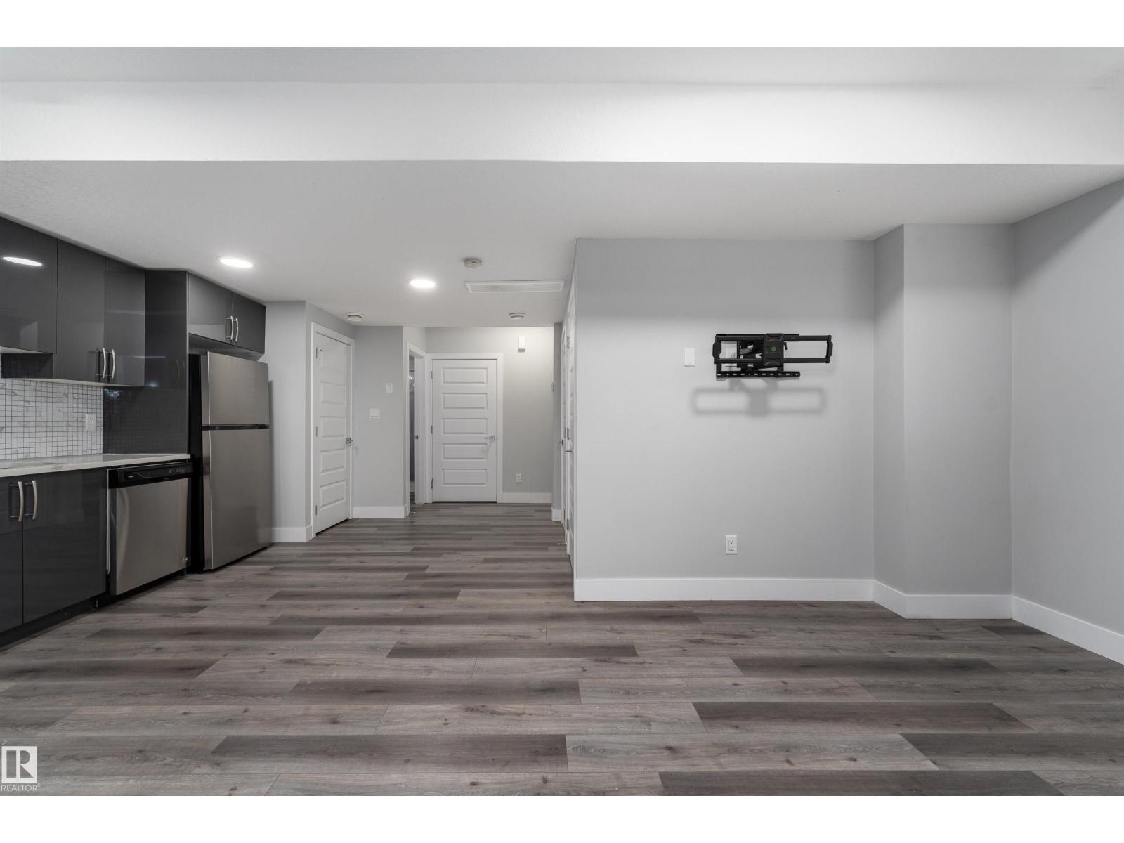 9338 Pear Li Sw, Edmonton, AB
