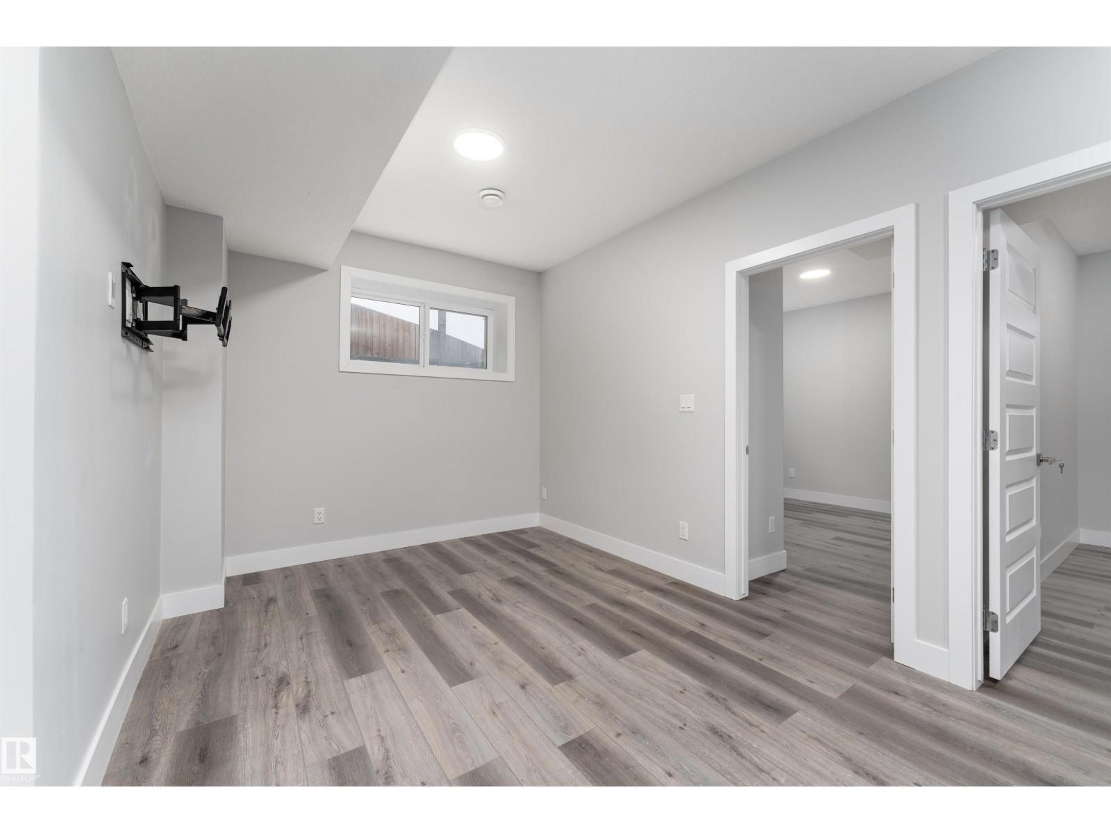 9338 Pear Li Sw, Edmonton, AB