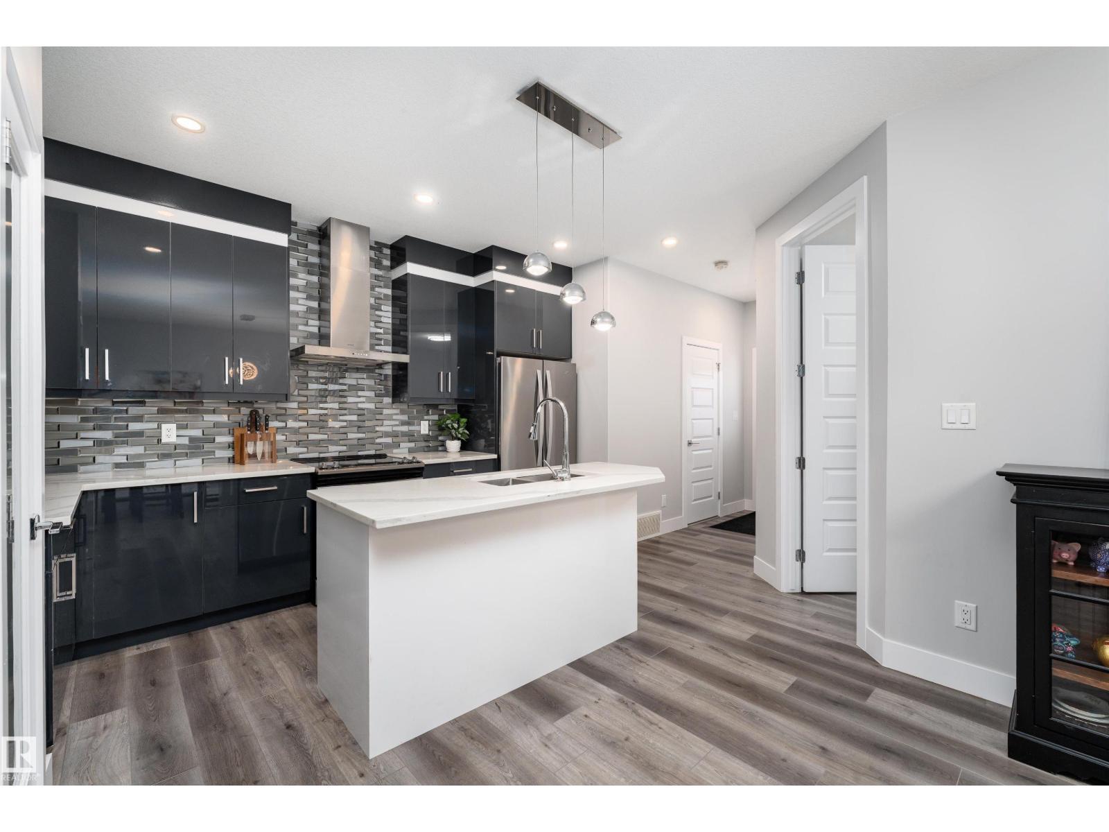 9338 Pear Li Sw, Edmonton, AB