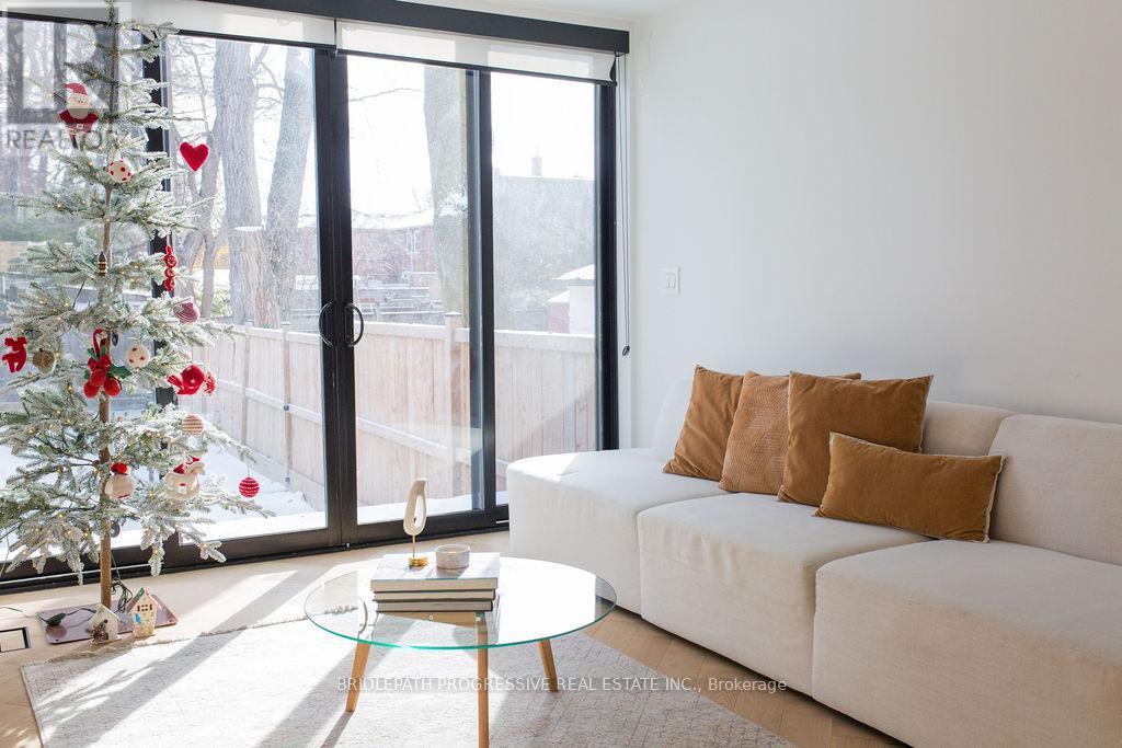 127 Glenvale Boulevard, Toronto, ON