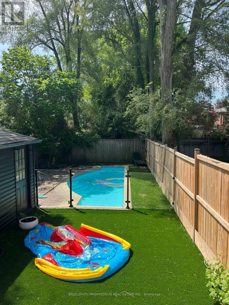127 Glenvale Boulevard, Toronto, ON