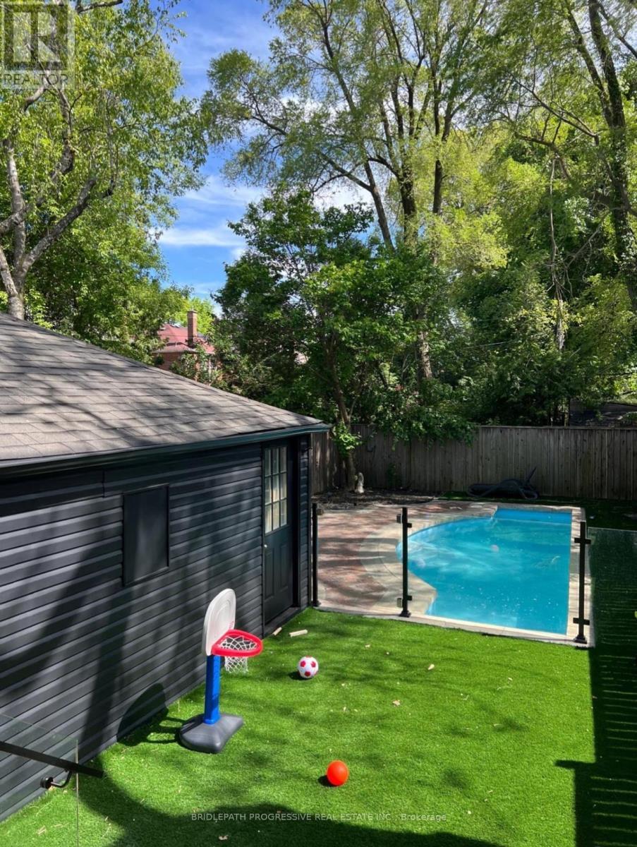 127 Glenvale Boulevard, Toronto, ON