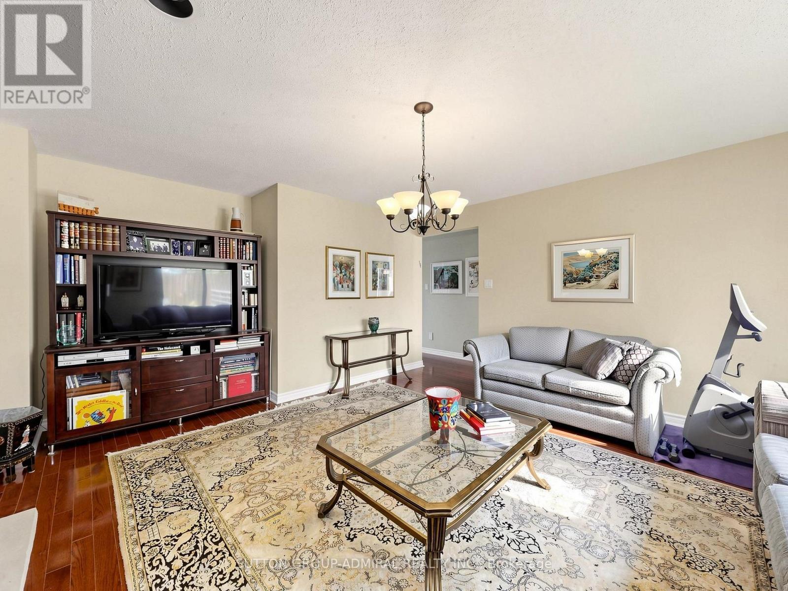 20 Esther Crescent, Vaughan, ON