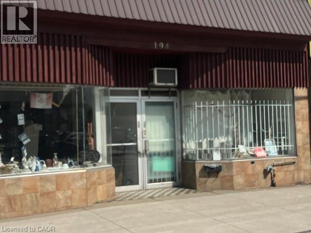 Image quality insufficient for description - 194 Kenilworth Avenue N, Hamilton, ON