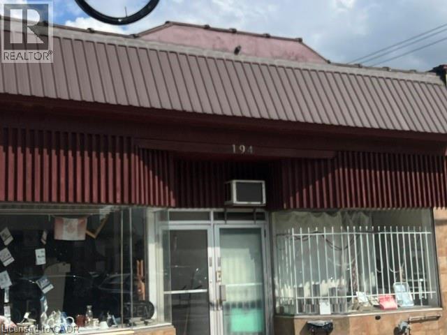 Image quality insufficient for description - 194 Kenilworth Avenue N, Hamilton, ON