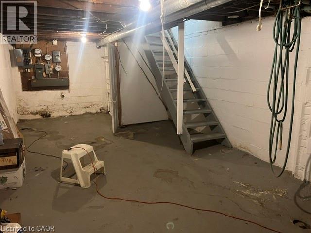 Image quality insufficient for description - 194 Kenilworth Avenue N, Hamilton, ON