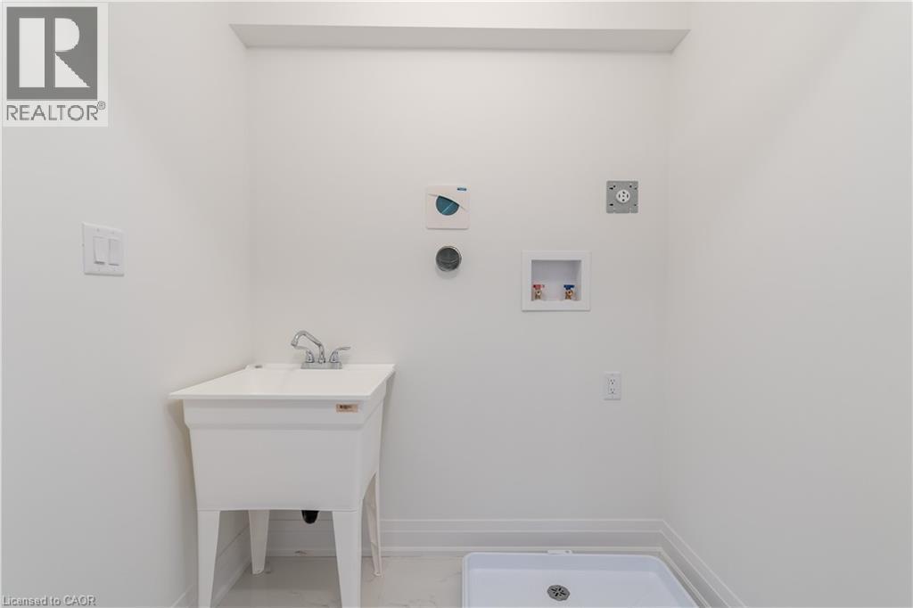 15 Raspberry Lane, Mount Hope, ON
